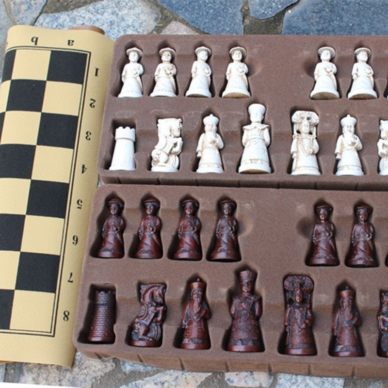 Antique Chess Resin Large Chess Figures Shape Leather Chess Board